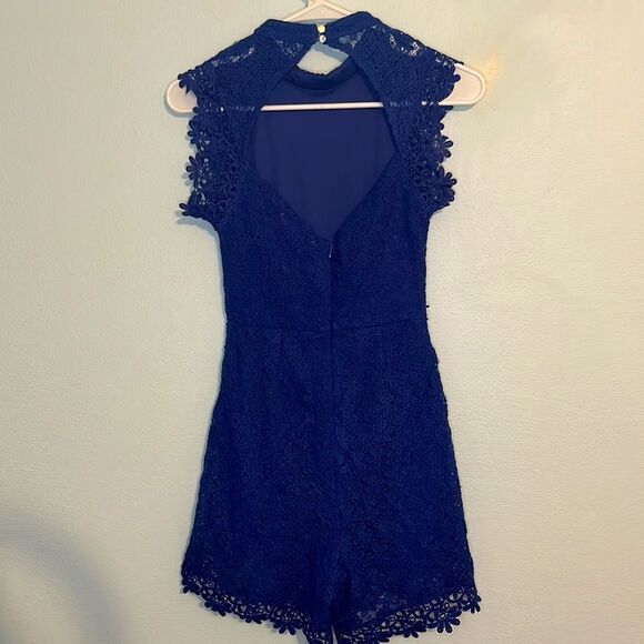 Women’s Mi ami navy blue lace open back shorts and short sleeved romper size xxs - Picture 3 of 6
